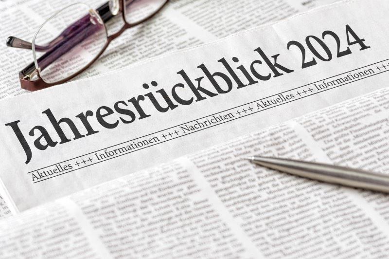 Zeitung mit der Überschrift Jahresrückblick 2024